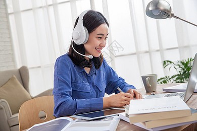 何班主和他的情人 视频截图