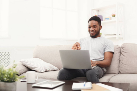 埃貢·席勒：過度 视频截图